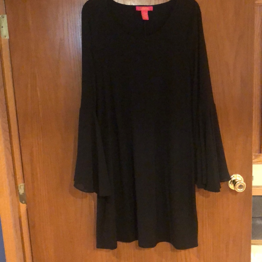 Black Bell-sleeve dress
